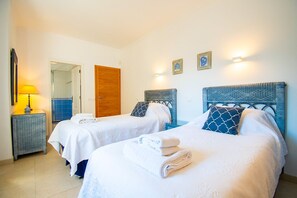 5 bedrooms, in-room safe, desk, iron/ironing board