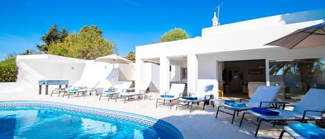 Piscine extérieure, piscine chauffée