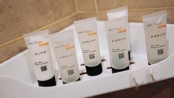 Secador de pelo, toallas