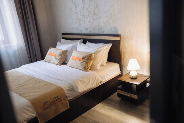 2 bedrooms, desk, iron/ironing board, WiFi