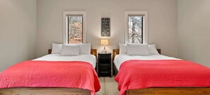 4 bedrooms, desk, iron/ironing board, WiFi - Mountainside 4-BR Chalet 2-min to Okemo (Ludlow)
