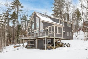 Exterior - Mountainside 4-BR Chalet 2-min to Okemo (Ludlow)