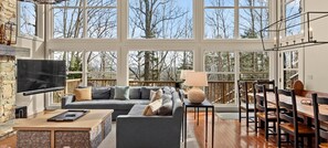 Télévision, cheminée