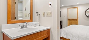 シャワー、ヘアドライヤー、タオル