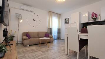 Apartment, 1 Bedroom | Living area