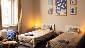 4 slaapkamers, een kluis op de kamer, een bureau