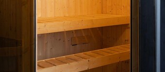 Huge apartment with Sauna and free parking