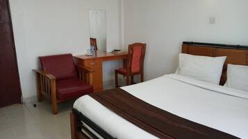 Quarto solteiro luxo, 1 quarto | Escrivaninha, Wi-Fi de cortesia