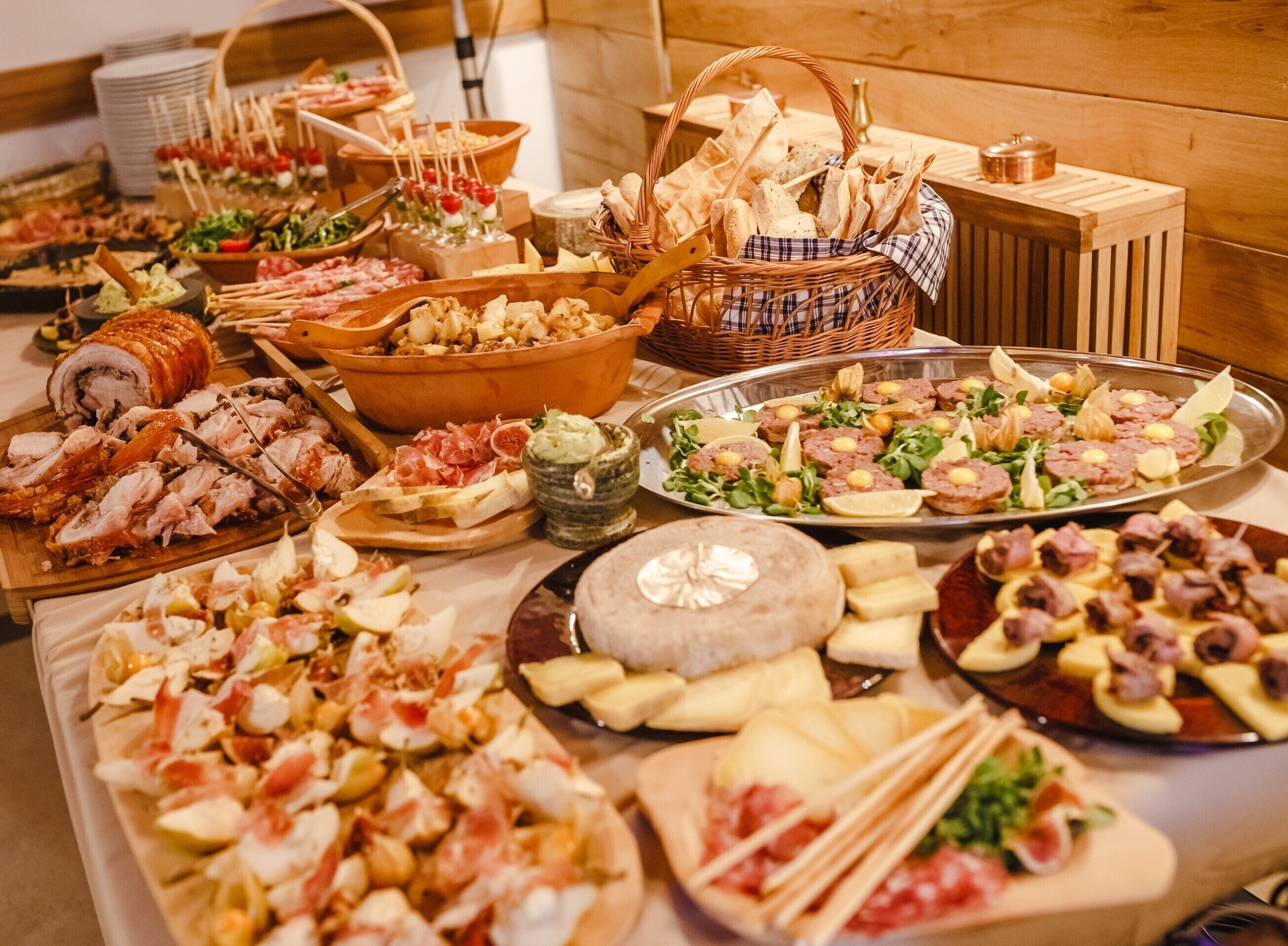 Dagelijks ontbijtbuffet (RON 45 per persoon)