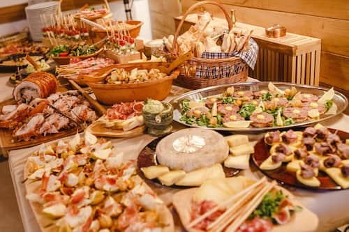 Se ofrece un desayuno bufé todos los días (por un coste adicional)