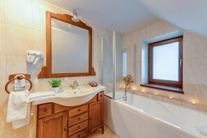 Hydromassage showerhead, free toiletries, hair dryer, bathrobes