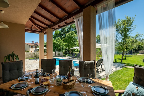 Outdoor dining