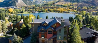 Unparalleled Villa, Infinity Hot Tub & Epic Views