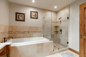 Hair dryer, towels - Unparalleled Villa, Infinity Hot Tub & Epic Views (Avon)