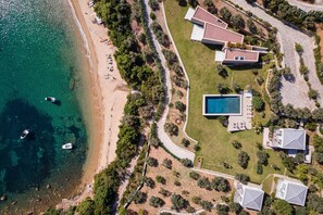 Beach nearby, beach cabanas, sun loungers, beach umbrellas - Villa Pelagoon  (Skiathos)
