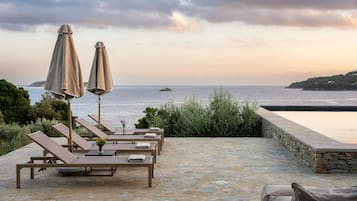 Outdoor pool, sun loungers