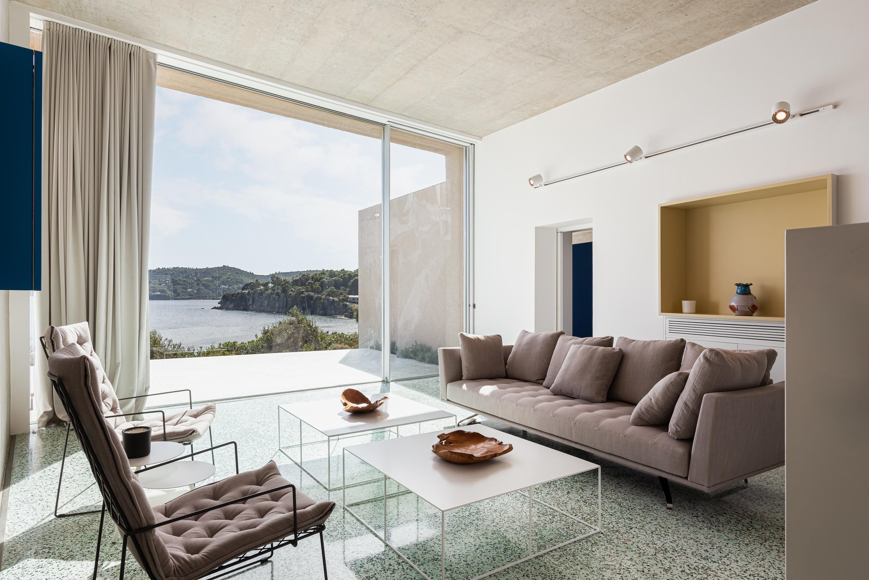 Vila superluxo | Área de estar | Smart TV 43 polegadas com canais a cabo, lareira, Netflix