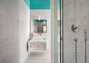 Luxury Villa | Bathroom | Shower, rainfall showerhead, free toiletries, hair dryer - Villa Pelagoon  (Skiathos)