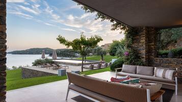 Vila Mewah | Teras/patio