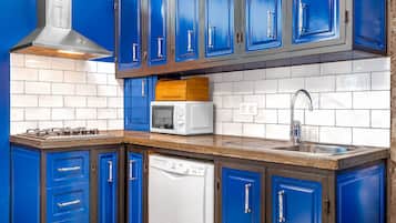 Huoneisto | Yksityinen keittiö | Vedenkeitin, keittoastiat/astiat/ruokailuvälineet