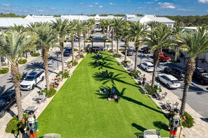 Property grounds - Inlet Beach! Sleeps 10, 4 BR/3.5 BA , Pool & just minutes to the beach, Rosemary area and 30Avenue! (Inlet Beach)