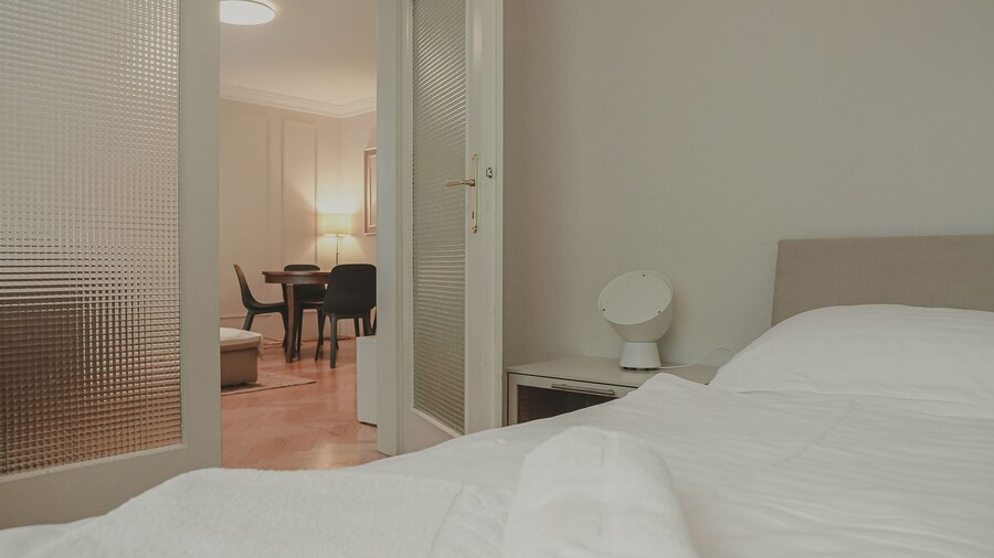 HeyMi Apartments Post