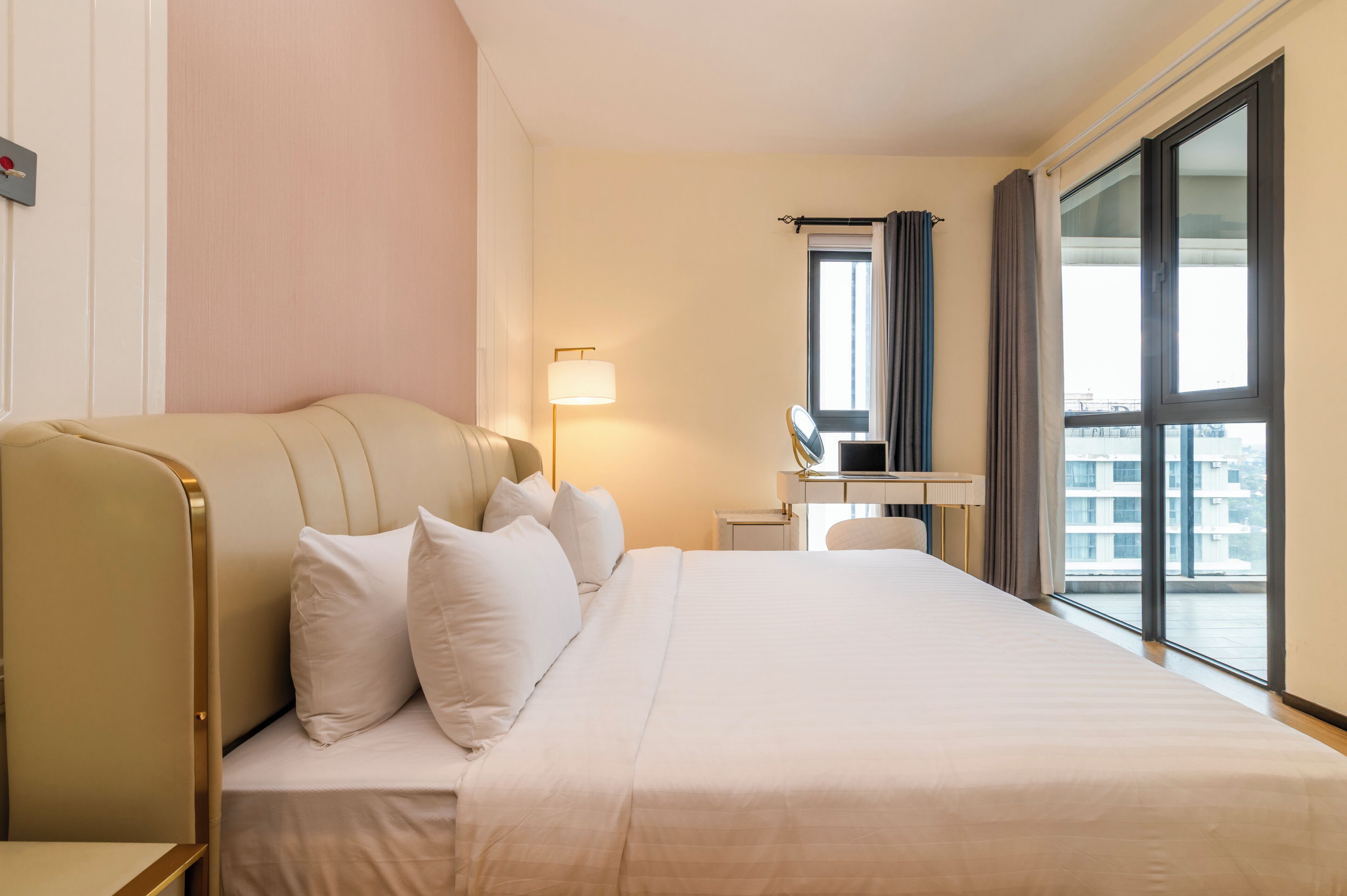 2 bedrooms, in-room safe, iron/ironing board, free WiFi