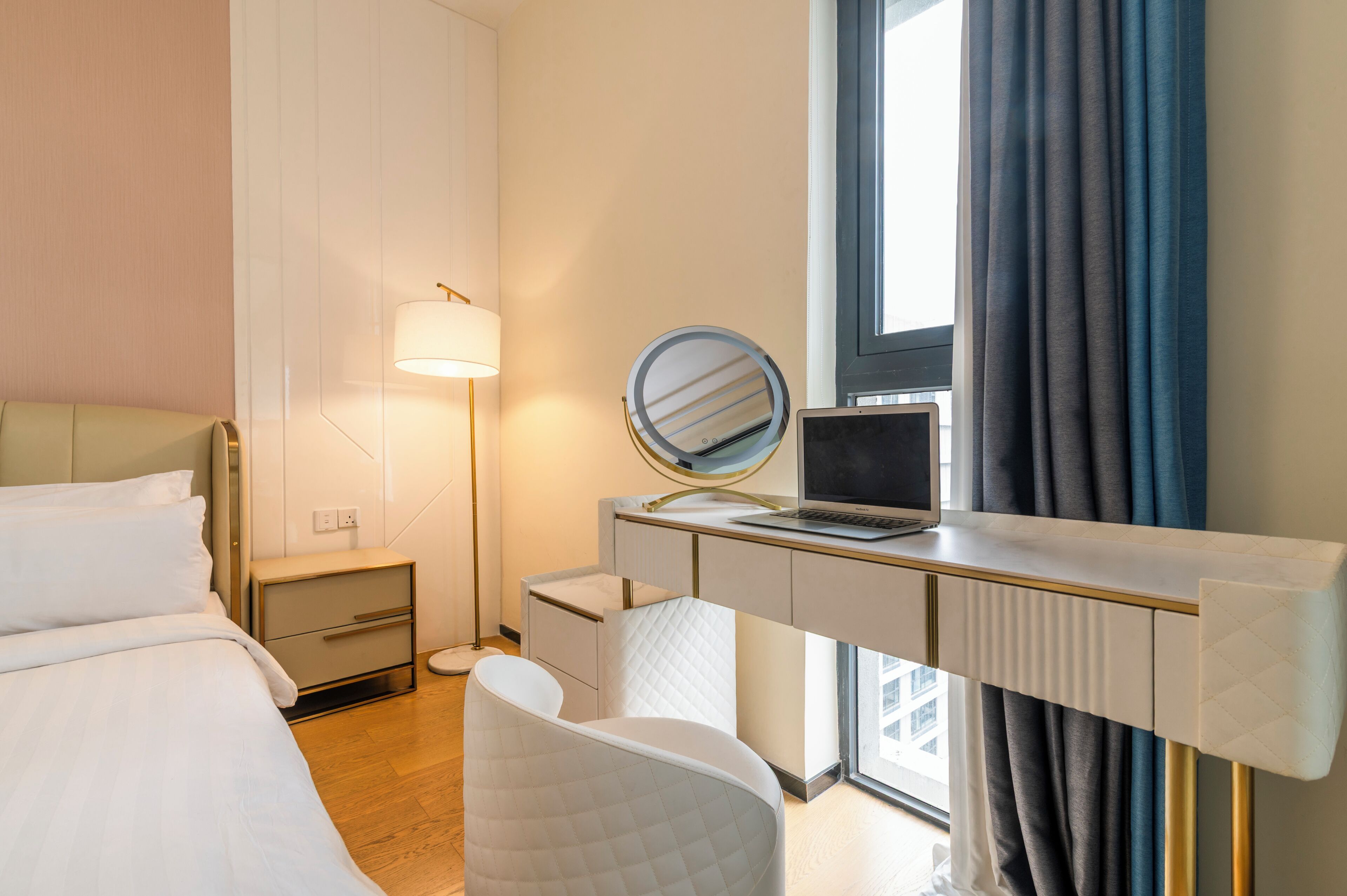 Business Apartment (Skyline Signature 1 Bedroom ) | 2 bedrooms, in-room safe, iron/ironing board, free WiFi