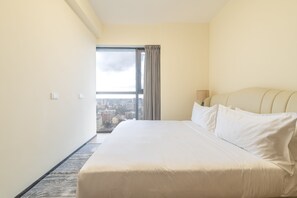 2 bedrooms, in-room safe, iron/ironing board, free WiFi
