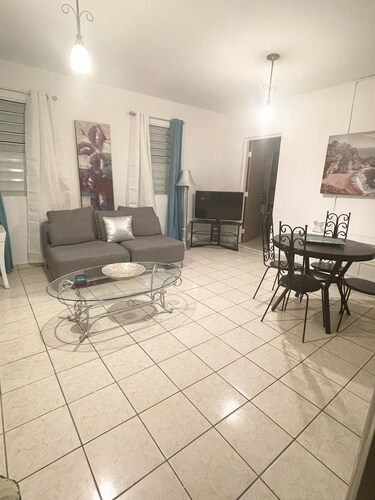 Apartamento a 6 Minutos del Aeropuerto