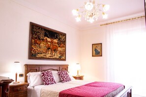 2 室のベッドルーム、セーフティボックス (室内)、旅行用ベビーベッド、WiFi