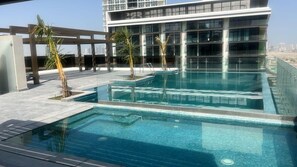 Pool - Stylish Studio with Gym and Pool (دبي)