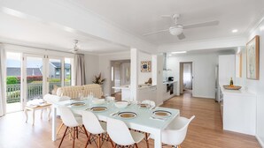 Dining - Minna - Family Getaway (Minnamurra)