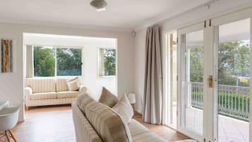 Smart-tv en een open haard