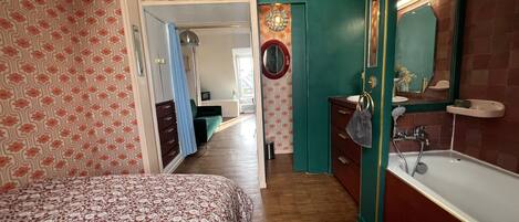 1 bedroom, iron/ironing board, free WiFi, bed sheets