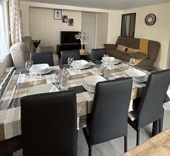 Dining - Appartement de Plein Pied Avec Terrasse à 20mn du Château de Fontainebleau (Varennes-sur-Seine)