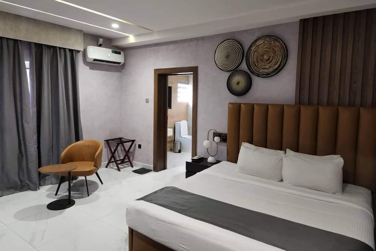 WiFi (free), bed sheets