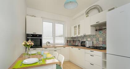 Traditional Apartment by Renters