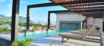 Luxury Condo in New Kingston. Centrally located, pool table, movie theater!