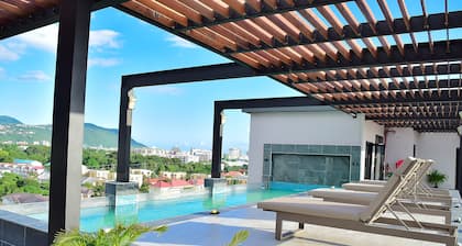 Luxury Condo in New Kingston. Centrally located, pool table, movie theater!