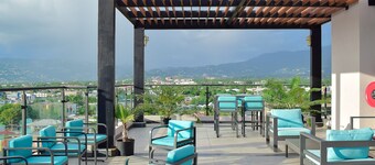 Luxury Condo in New Kingston. Centrally located, pool table, movie theater!