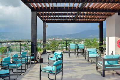 Luxury Condo in New Kingston. Centrally located, pool table, movie theater!