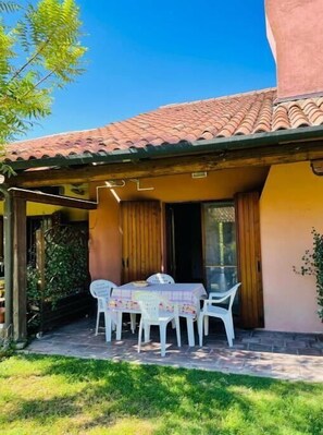 Outdoor dining - Borgo del Nibbio - La Taverna dell'Oste (Porto Levante)