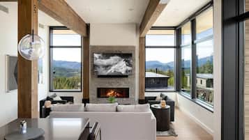 Condo, 3 Bedrooms | Living area | Streaming services