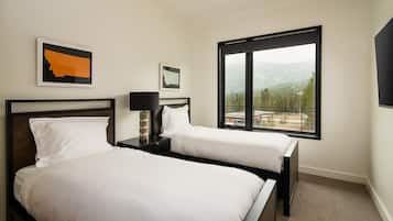 Condo, 3 Bedrooms | 3 bedrooms, free WiFi, bed sheets