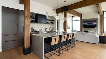 Condo, 3 Bedrooms | Private kitchen | Oven, coffee/tea maker