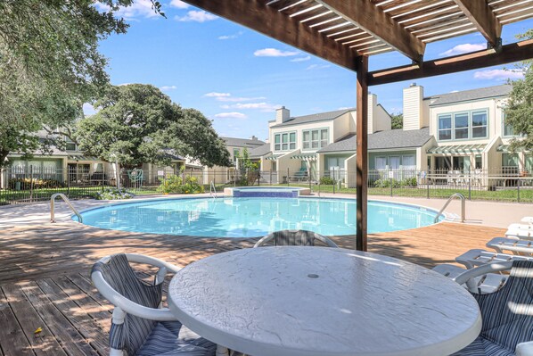 Appart'hĂŽtel, 3 chambres | Piscine