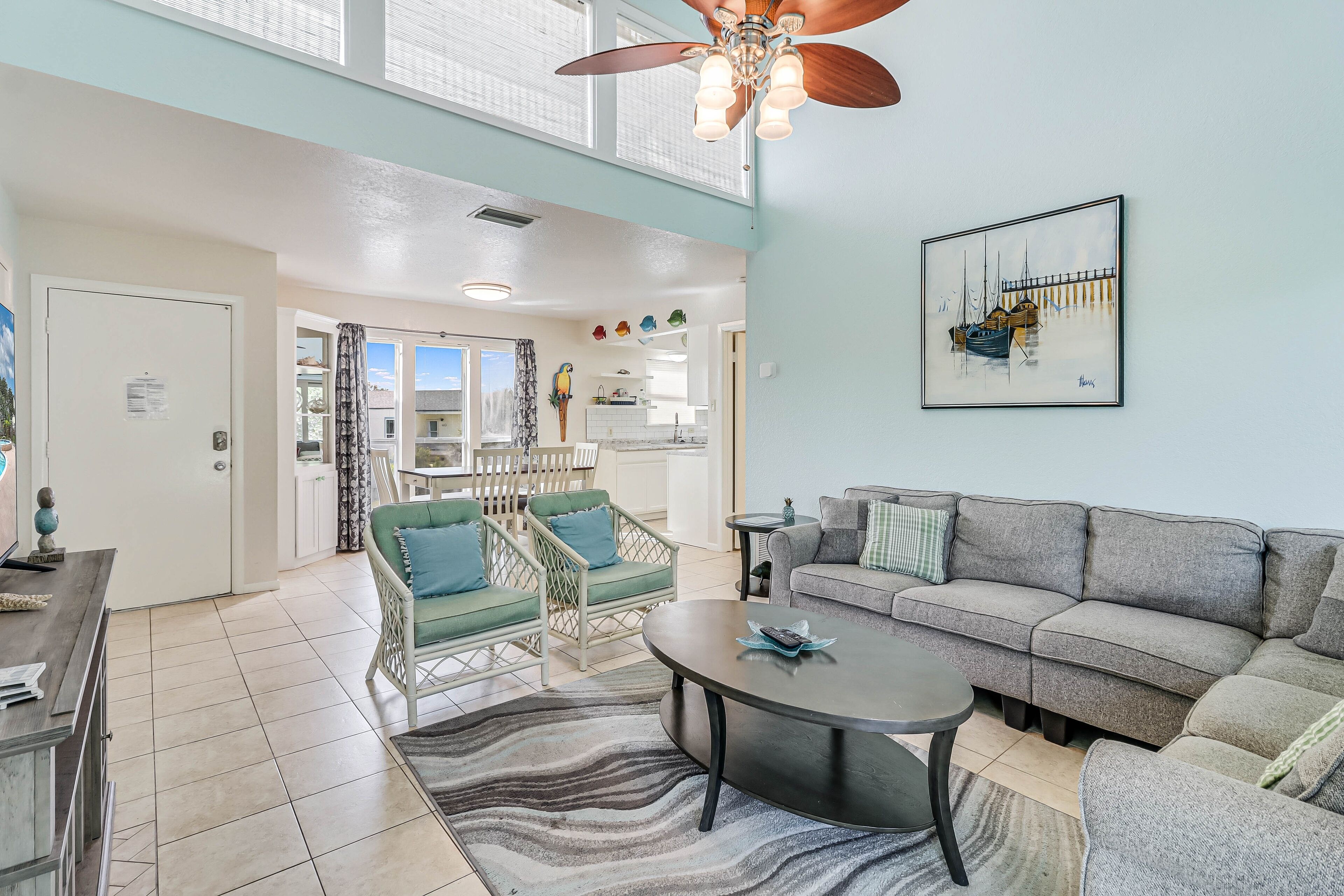 Condo, 3 Bedrooms | Living area