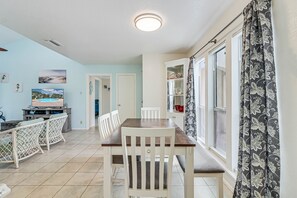 Condo, 3 Bedrooms | Dining