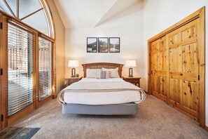 Casa adosada, 4 habitaciones | 4 dormitorios, tabla de planchar con plancha, wifi gratis